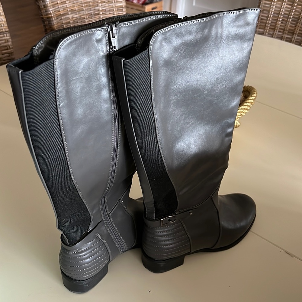 Worn once grey boots size 9W